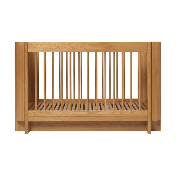 Ferm Living Tilu cot Natural oak, 129x68.5x80 cm